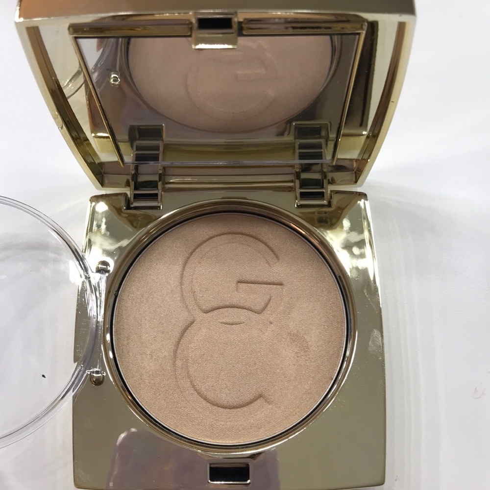 Gerard Cosmetics star powder in Marilyn